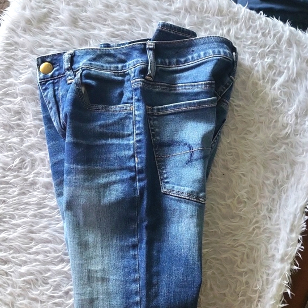 American Eagle Hi-Rise light wash Jeans